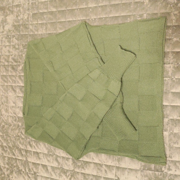 Dolman Sleeve Green Checker Pattern Sweater, Cozy & Warm! - Picture 3 of 10